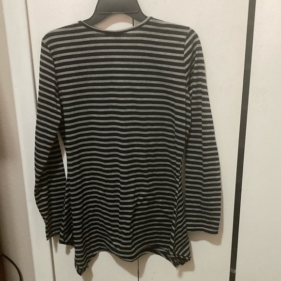 Black and white striped Tunic Top - Picture 4 of 5